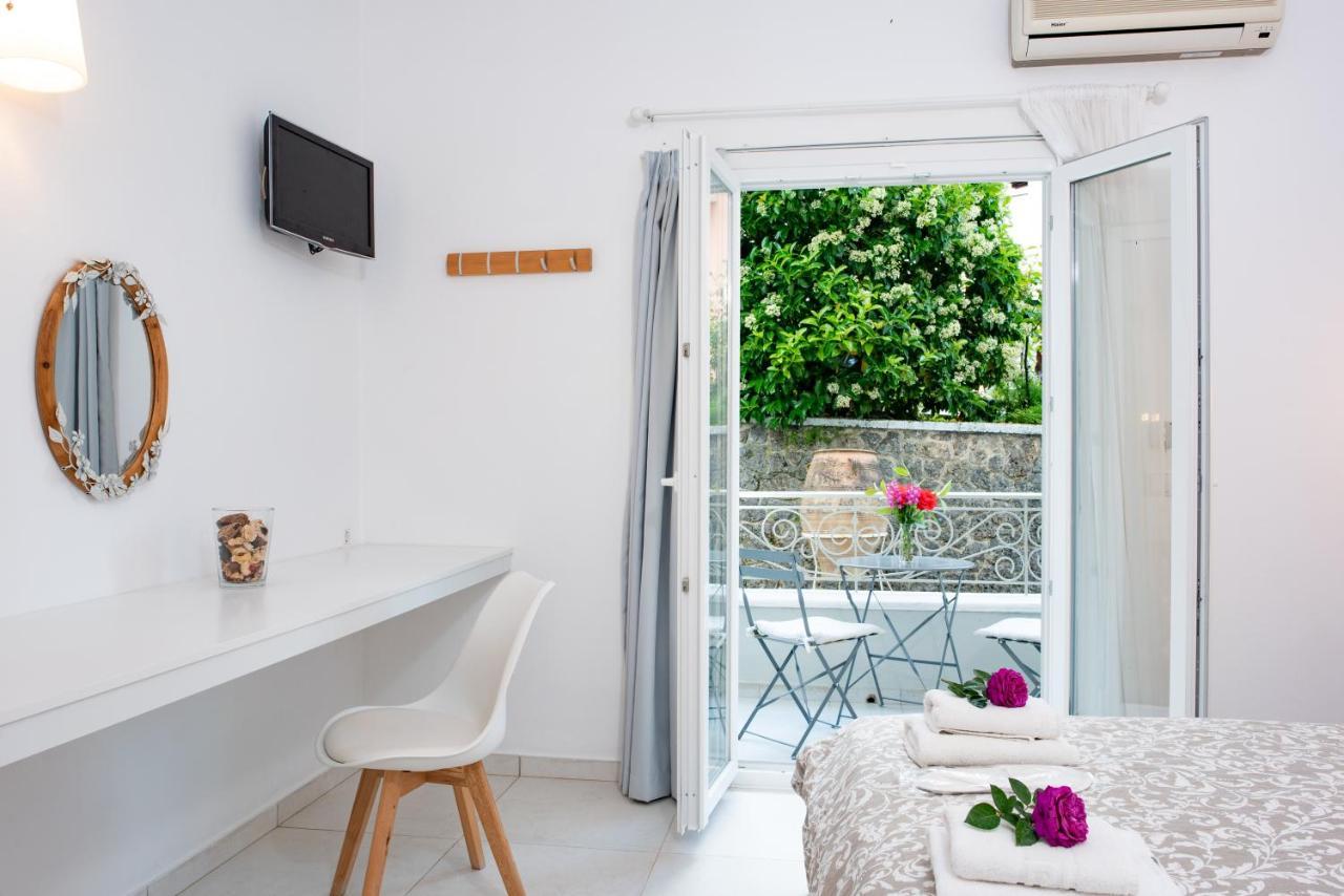 Averto Corfu Apartments Дассия Экстерьер фото