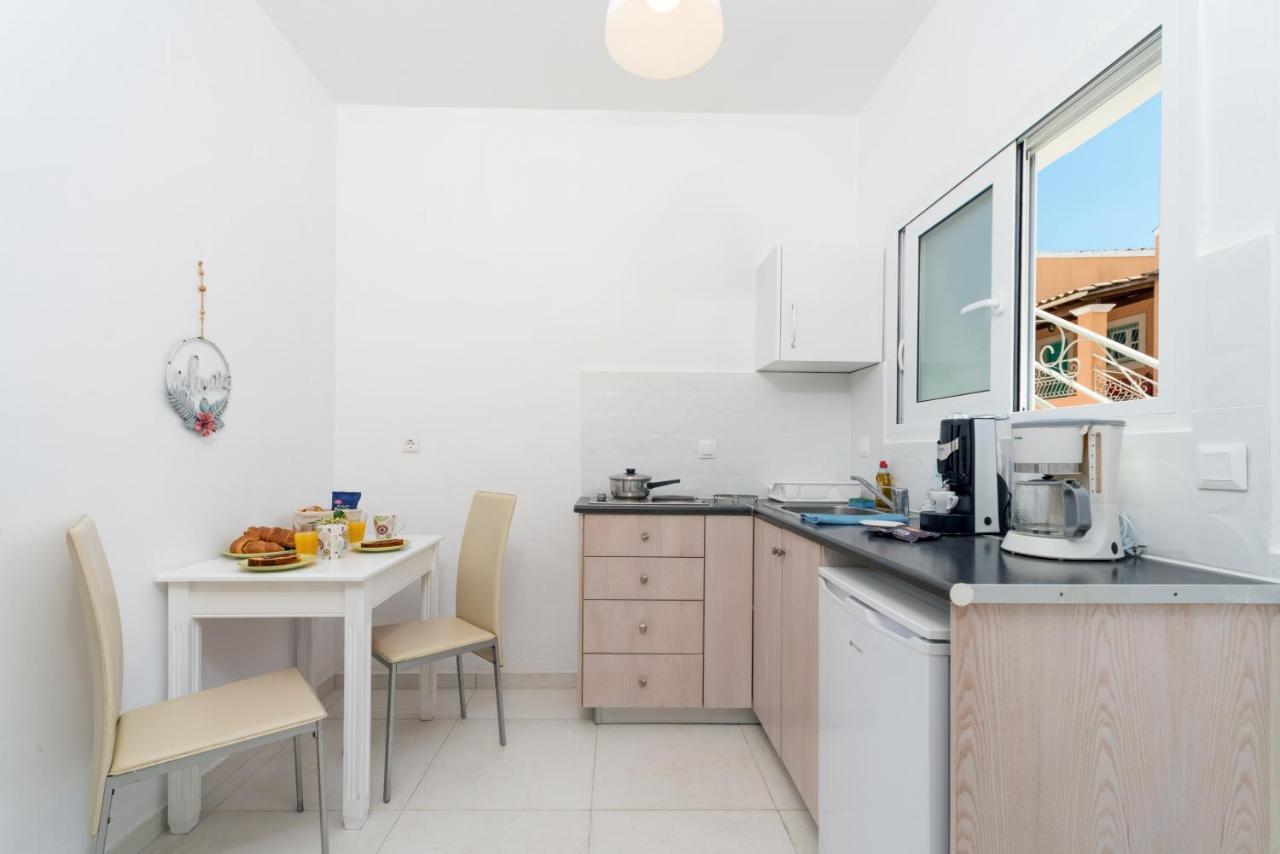 Averto Corfu Apartments Дассия Экстерьер фото