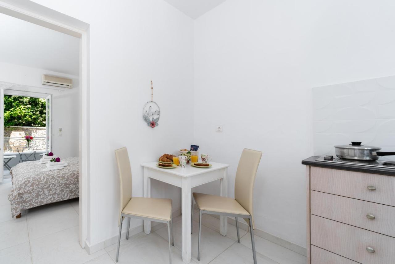 Averto Corfu Apartments Дассия Экстерьер фото